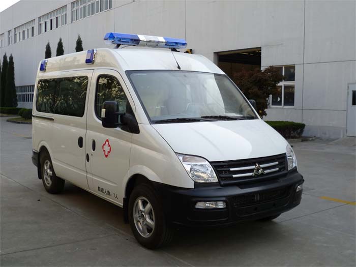 大通牌SH5030XJHA3D4型救护车