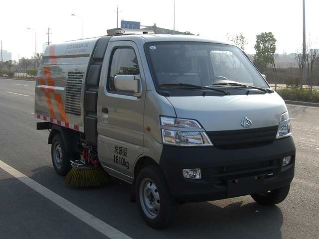 中联牌ZLJ5020TSLE4型扫路车