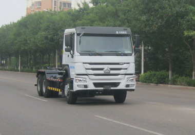 中集牌ZJV5250ZXXHBZ4型车厢可卸式垃圾车